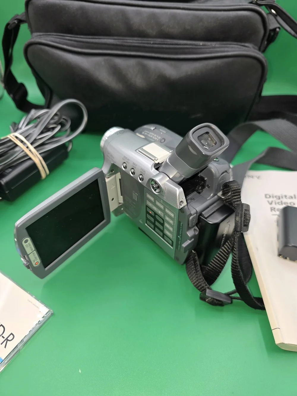 VTG Sony Handycam DCR DVD301 DVD Camcorder w/Bag